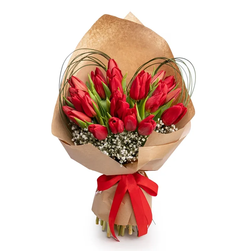 Букет из 25 тюльпанов и белых гипсофил